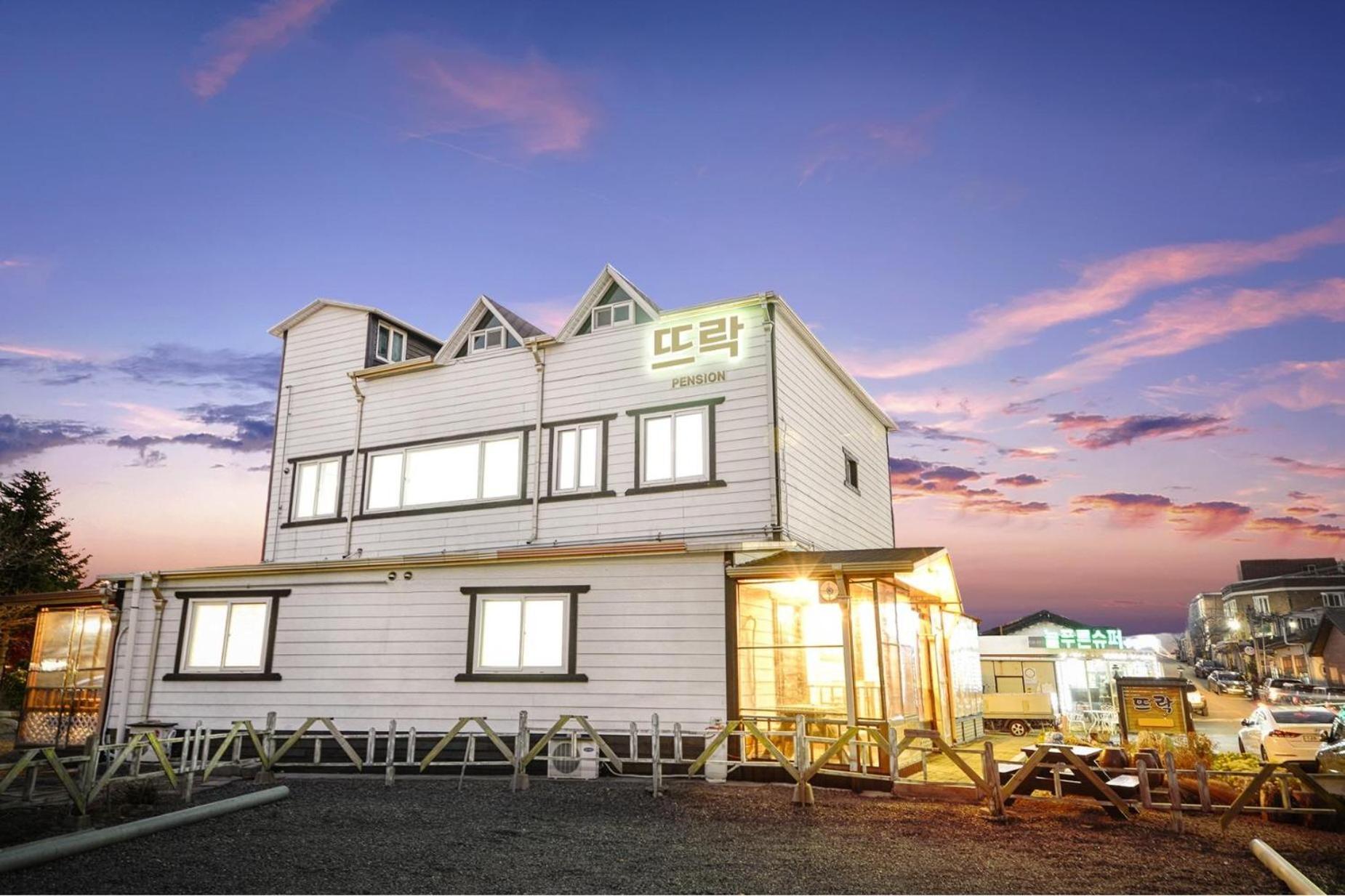 Sokcho Dderak Pension Экстерьер фото